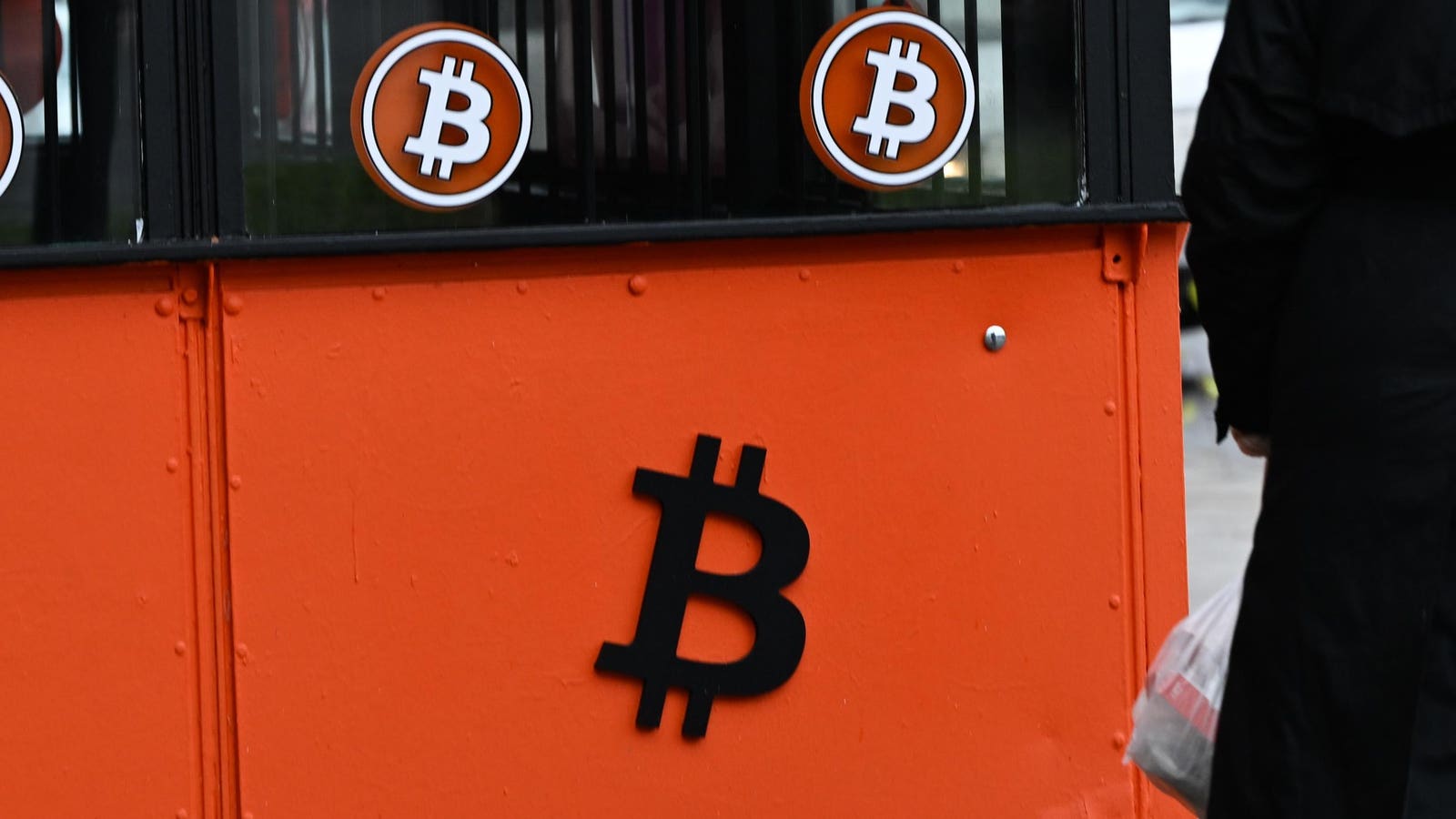 Bitcoin Falls 14% In $500 Billion Crypto Selloff