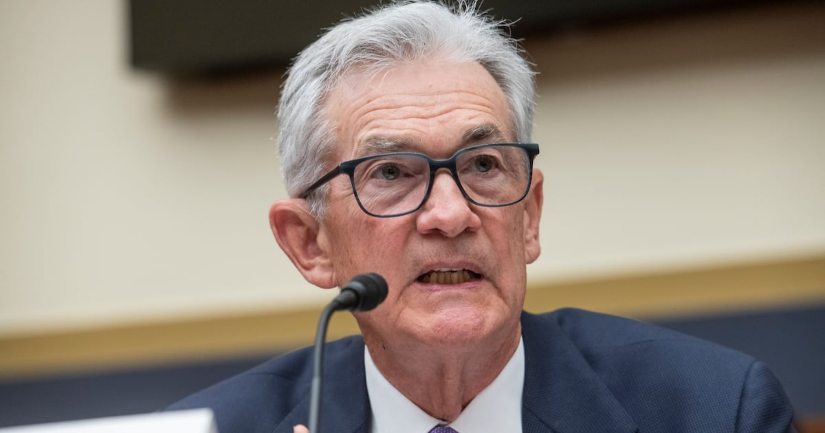 Bitcoin drops to $100,000 as Fed hints at hawkish 2025 – DL News